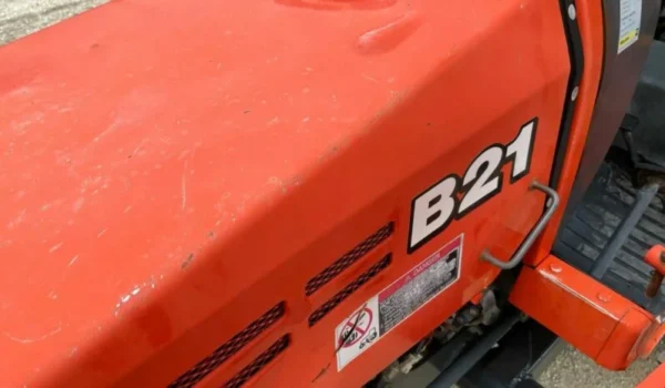 Tractopelle Kubota B21 - Compact et Puissant pour vos Projets - Image 16