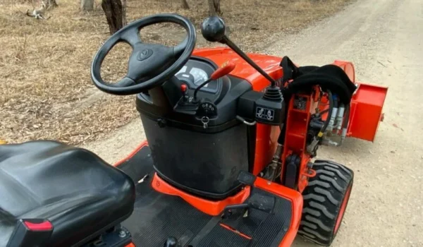 Tractopelle Kubota BX25 - Image 13