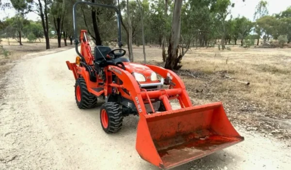 Tractopelle Kubota BX25