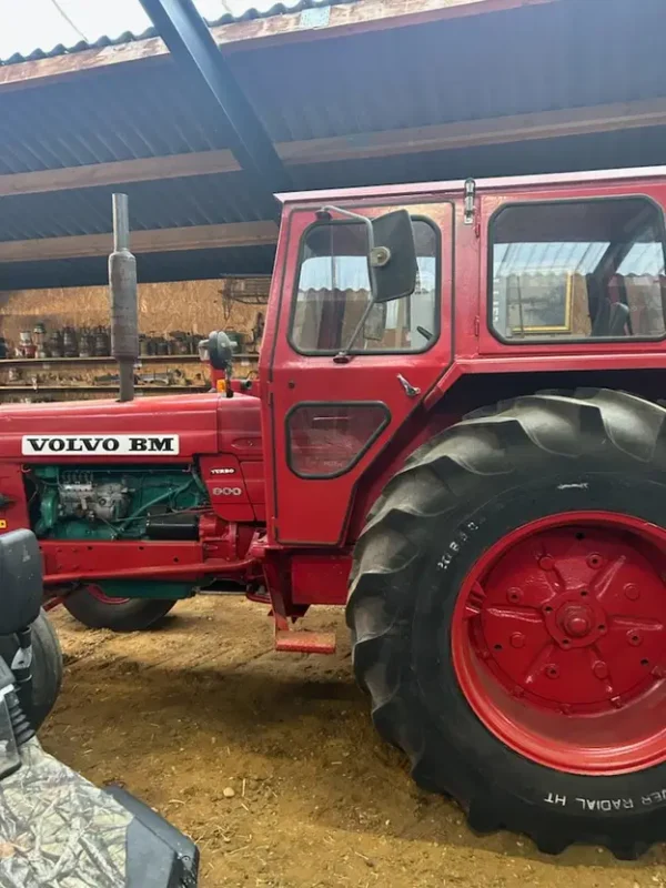 Volvo T800 - Tracteur Ancien en Excellent État - Image 3