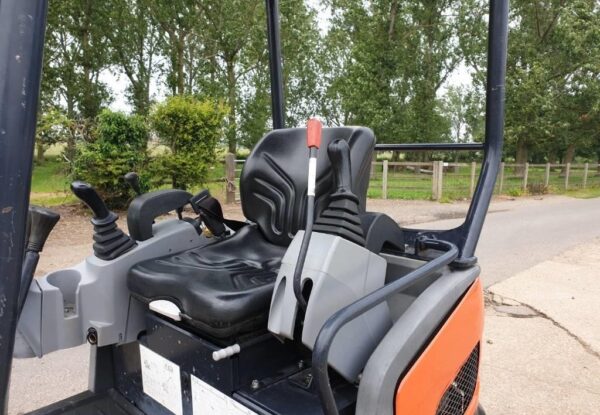 Mini pelle Kubota KX 015-4 / 1,4 T - Image 14