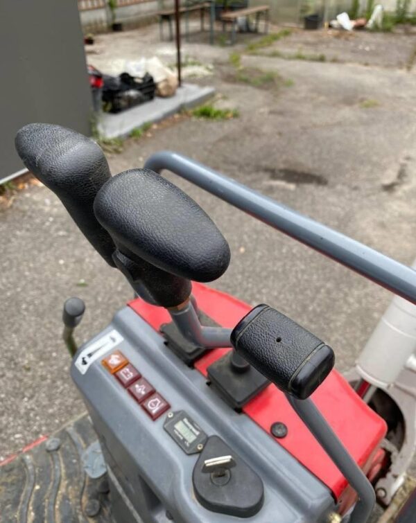 Mini Pelle Takeuchi TB210R / 1,1 T - Image 4